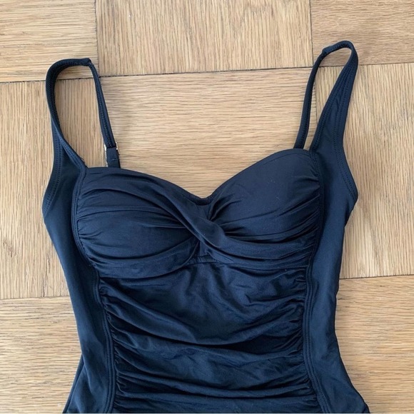 La Blanca Size 4 One Piece Swim Suit Black Ruched Padded - Picture 2 of 8